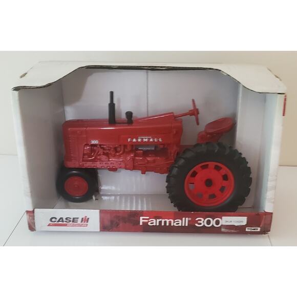 Ertl NIB McCormick Farmall 300 Narrow Front Tractor 1/16 - Picture 1 of 4